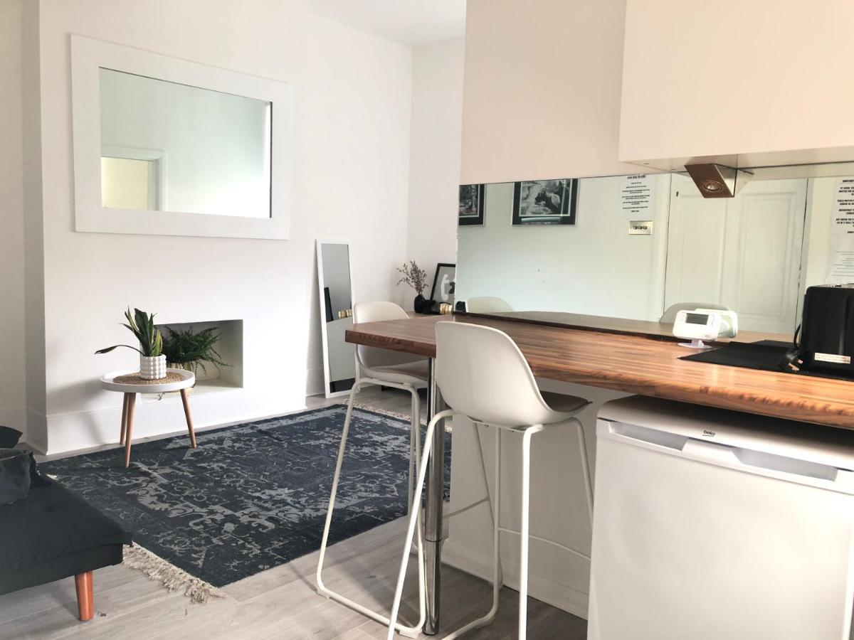 Bright Chiswick Apartment - Great Location Лондон Екстер'єр фото