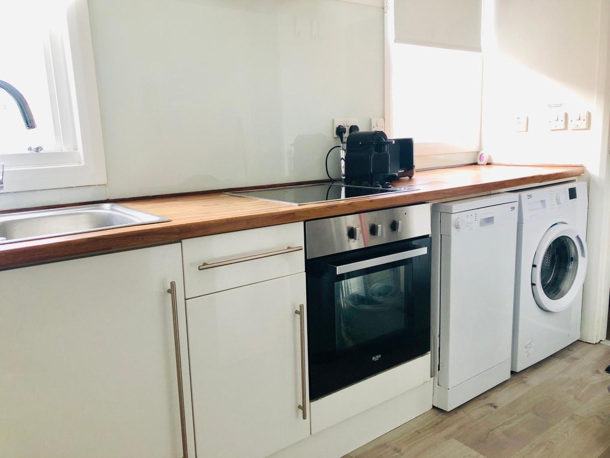 Bright Chiswick Apartment - Great Location Лондон Екстер'єр фото